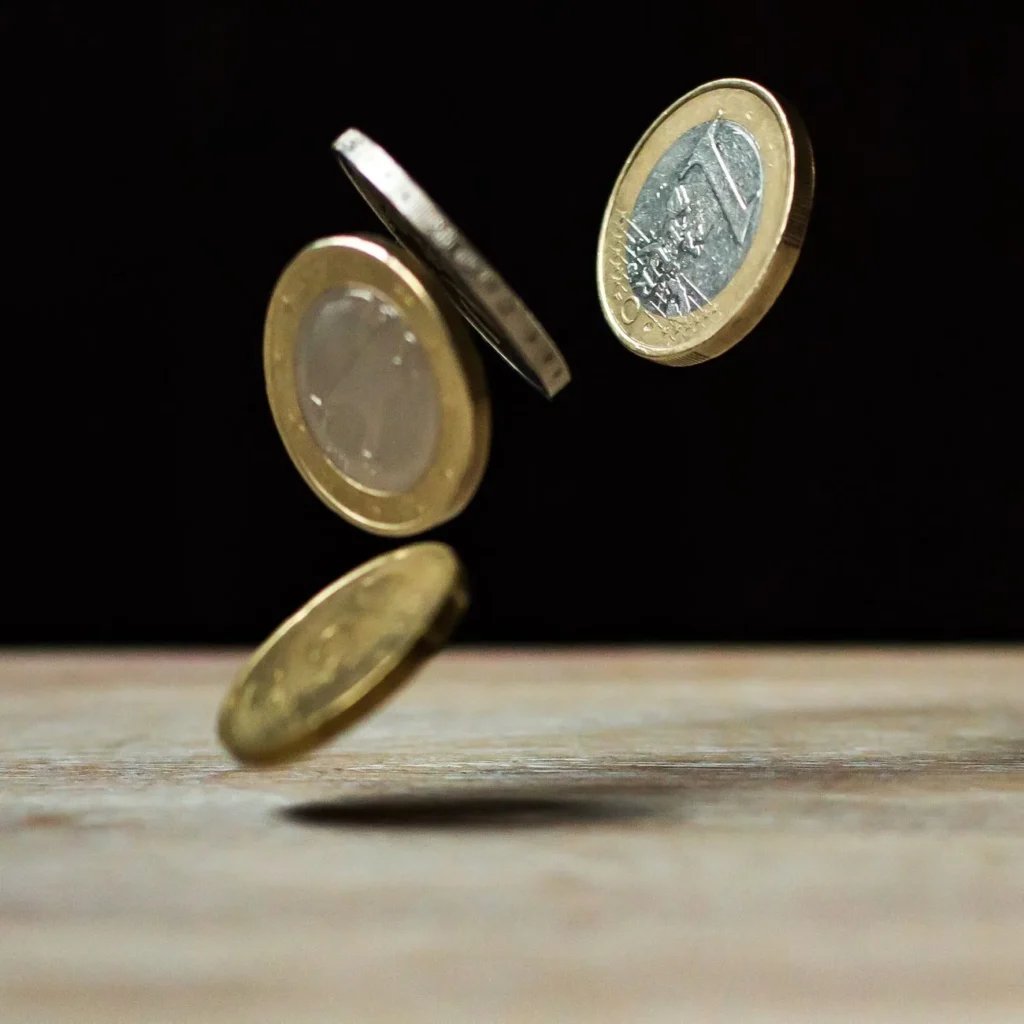 toss coin flip image